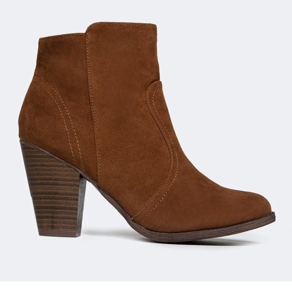 Breckelles Tan Suede Ankle Booties - Picture 2 of 9